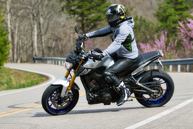 Guide ultime pour l&rsquo;entretien de votre moto Yamaha : conseils et astuces essentiels
